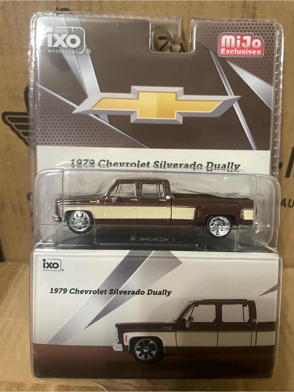 1:64 IXO 1979 Chevrolet Silverado Dually 1/64 model replica diecast truck